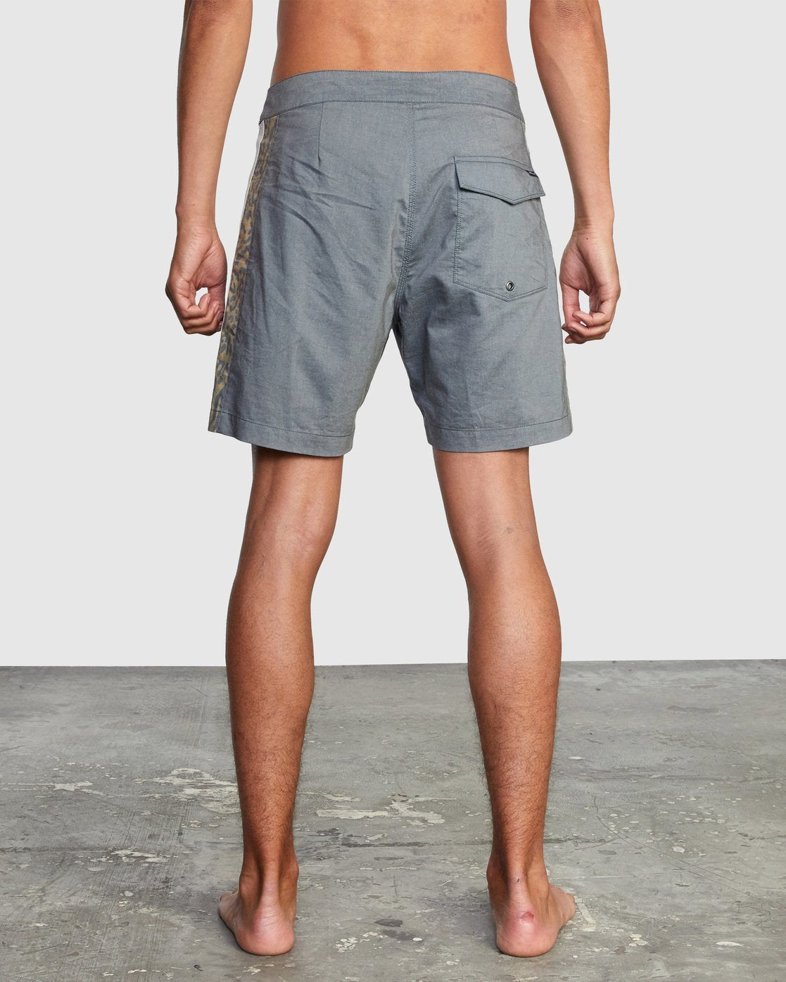 RVCA Men's Stray Trunk 17" Boardshort
