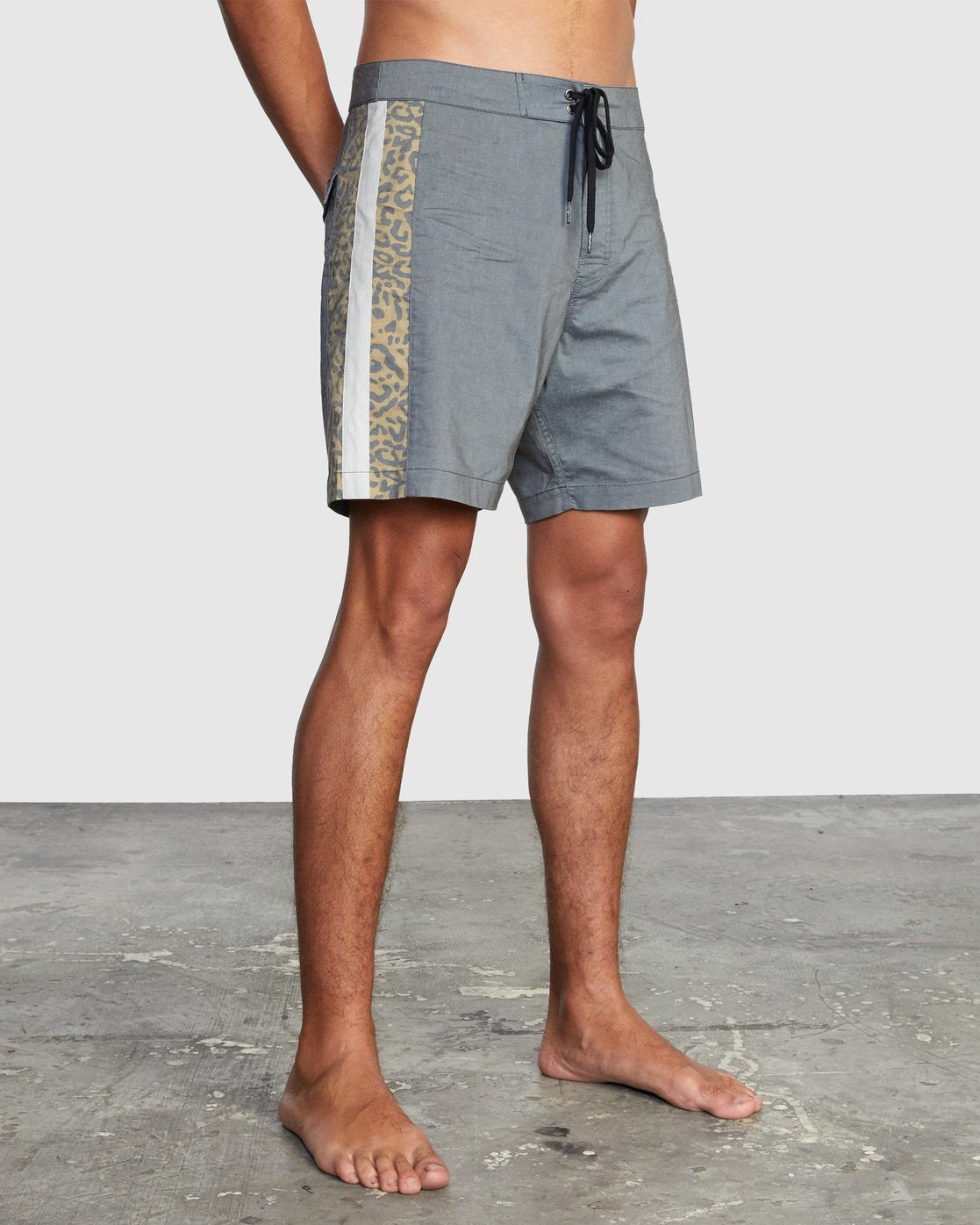 RVCA Men's Stray Trunk 17" Boardshort