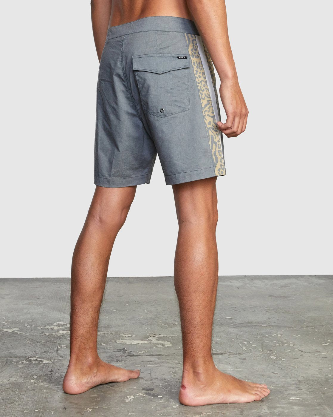 RVCA Men's Stray Trunk 17" Boardshort