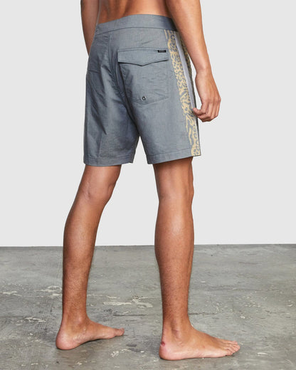 RVCA Men's Stray Trunk 17" Boardshort