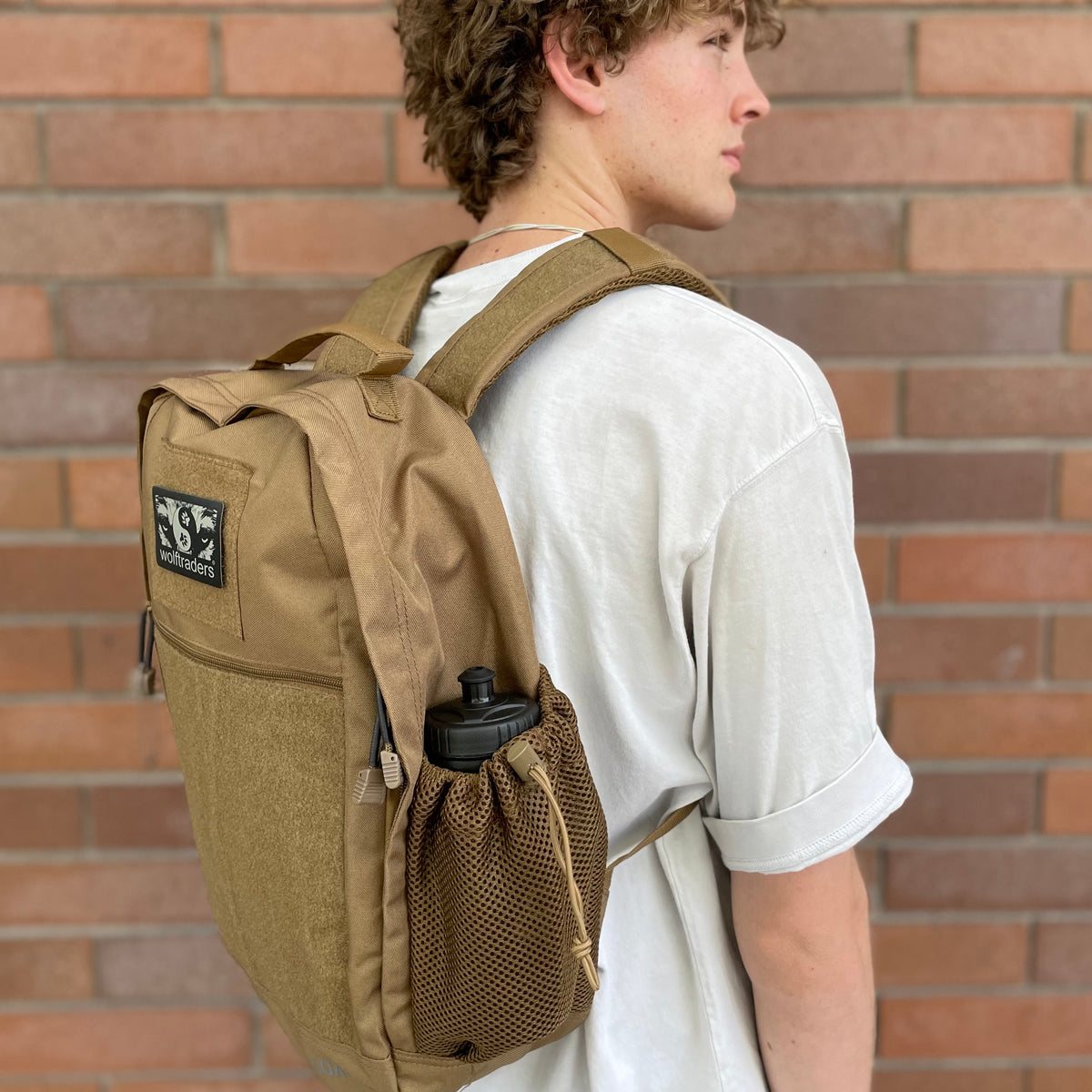 Wolftraders CasualWolf 20-Liter Tactical Day Backpack coyote tan bottle side