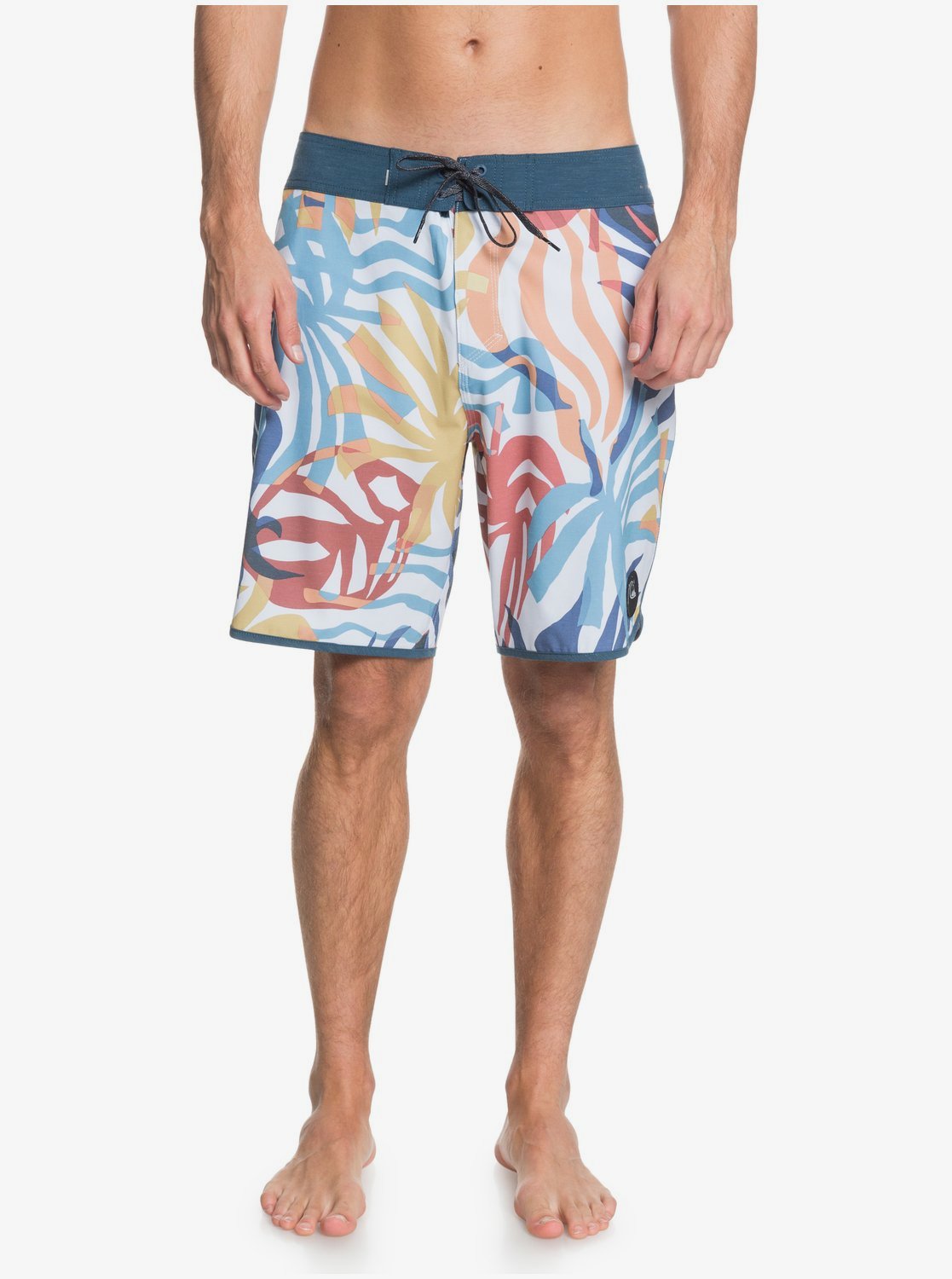 Quiksilver Men's Highline Vacancy Scallop 19inch Board Shorts for Guys Men Snow White Palm fronds