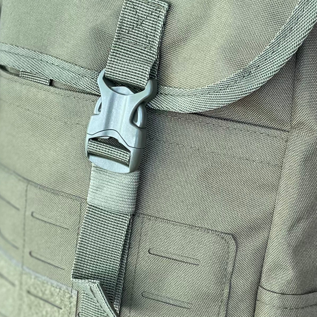 Wolftraders LoadedWolf multiOperational 40 Liter Tactical Backpack Olive Draft Green buckle detail